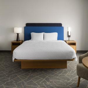 Deluxe King Room with Sofa Bed - Non-Smoking