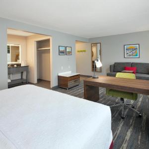 King Studio Suite with Wet Bar - Non-Smoking