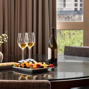 Executive Corner King Suite with Park View
