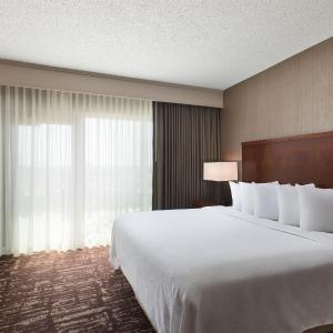 One-Bedroom King Suite - Hearing Access/Non-Smoking