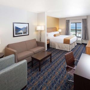 Suite with Lake View