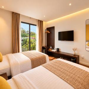 Premier Twin Balcony and City View