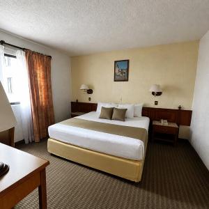 Standard Queen Room