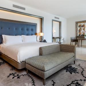 Grand Deluxe King Suite with Pool View