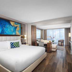 Junior Suite with Partial Ocean View and Tub - Mobility/Hearing Access