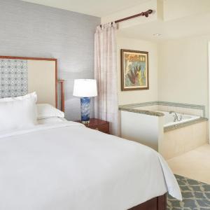 One-Bedroom King Suite with Resort View