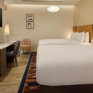 Premium Queen Room