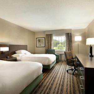 Queen Room with Two Queen Beds and Bath Tub - Mobility Accessible/Non-Smoking