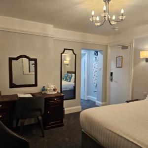 Cozy Double Room - No Window/Non-Smoking