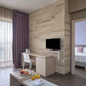 One Bedroom Suite Limited Sea View