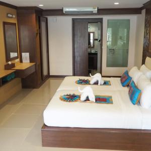 Super Deluxe Twin Room with Pool View