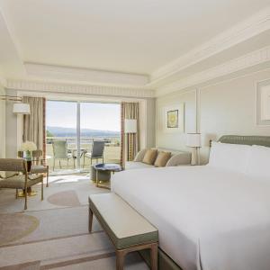 Premier Deluxe King Room with Rome View