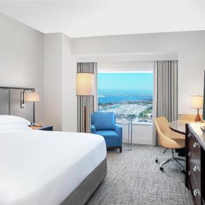 King Room with Roll-In Shower - Mobility Access