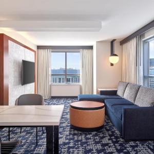 Corner King Suite - Non-Smoking
