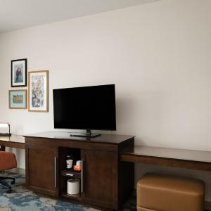 King Room with Accessible Tub - Mobility and Hearing Access/Non-Smoking