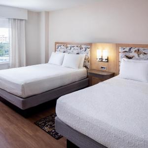Room with Two Queen Beds - Non-Smoking