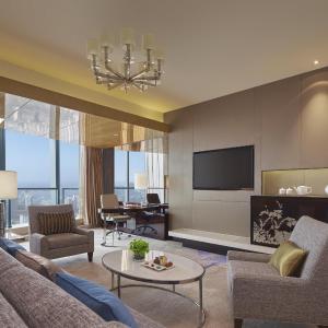 Ocean View King Suite with Lounge Access