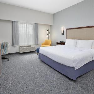 King Room with Accessible Tub - Mobility and Hearing Access/Non-Smoking