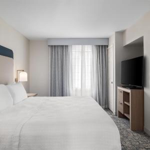 One-Bedroom King Suite - Non-Smoking