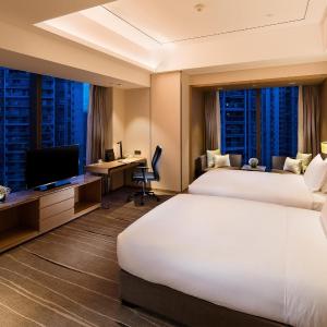 Premier Twin Corner Room