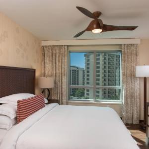 One-Bedroom King Suite with Partial Ocean View