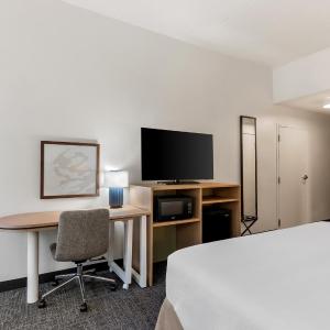 King Room with Mobility Accessible Tub