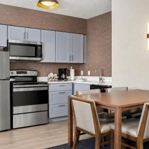 Two-Bedroom Suite with Two Queen Beds, Sofa Bed and Bathtub - Mobility Access/Hearing Accessible