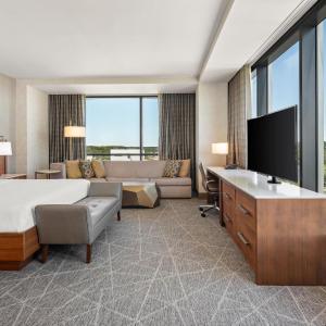 Corner King Room