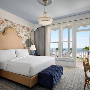 The Views King Room with Resort View - Hearing Accessible