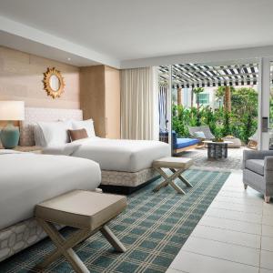 The Views Queen Room with Two Queen Beds and Terrace - Fire Pit - Hearing Accessible