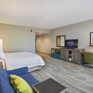 King Room with Accessible Tub - Mobility and Hearing Access/Non-Smoking