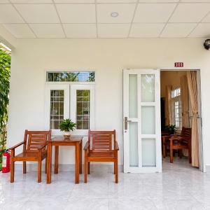 Bungalow with Patio