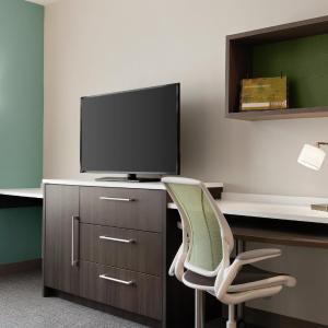 One-Bedroom King Suite - Non-Smoking