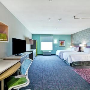 Queen Studio Suite with Roll-In Shower - Mobility Access/Non-Smoking