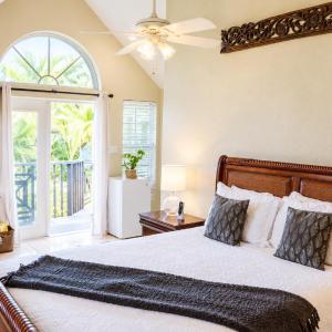Queen Room with Pool View