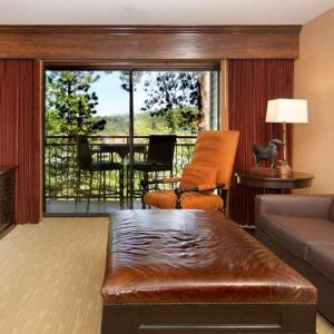 Lakeside King Suite