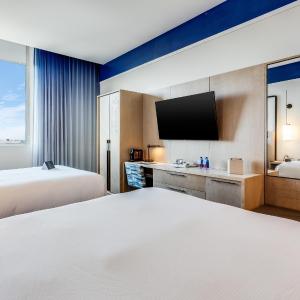 Queen Room with Two Queen Beds and Sofa Bed - Kitchen