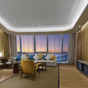 Deluxe King Suite with Ocean View