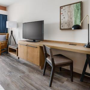Queen Room with Two Queen Beds and Resort View