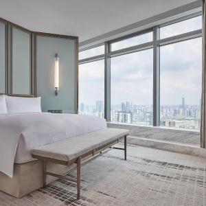 Deluxe King Suite