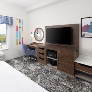 King Room with Microwave/Fridge