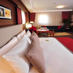 Corner Suite