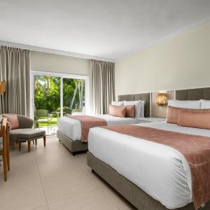 Standard Queen Room with Two Queen Beds and Tropical View
