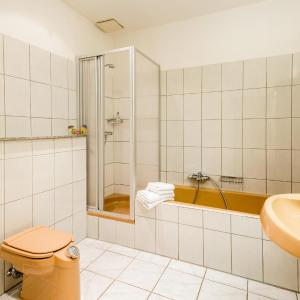 Double Room in Souterrain/Basement