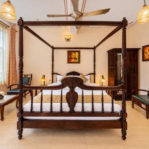 Junior Suite – Includes free pickup from airport/ train station / bus station via tuk-tuk, & a dedicated travel desk to assist with local sightseeing tours, intercity travel arrangements & activities.