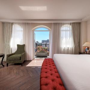 Gallery Suites - Balcony City View with Steam Access