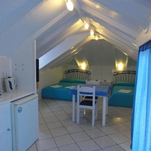 Studio - Attic (2-4 Adults)