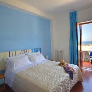 Triple Room with Sea View