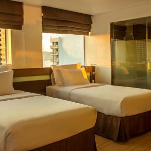 Double or Twin Room with Partial Sea View