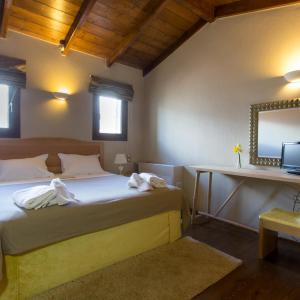 Suite with Mountain View